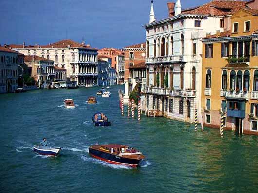 veneza-rio-italia-barcos-casas